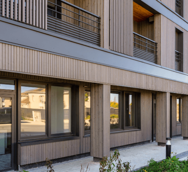 Feel Wood, wooden housing with positive energy, facing the Palace of Versailles